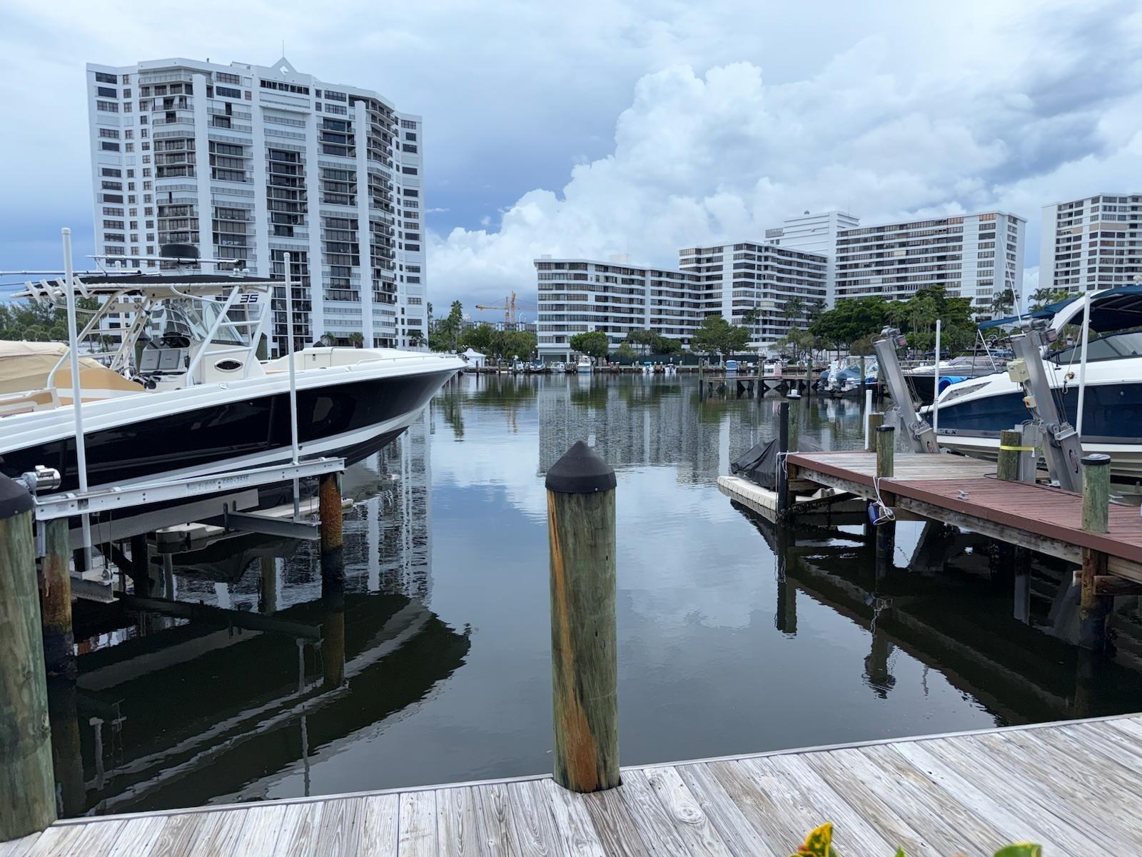 HARBOURWOOD VILLAS - Residential