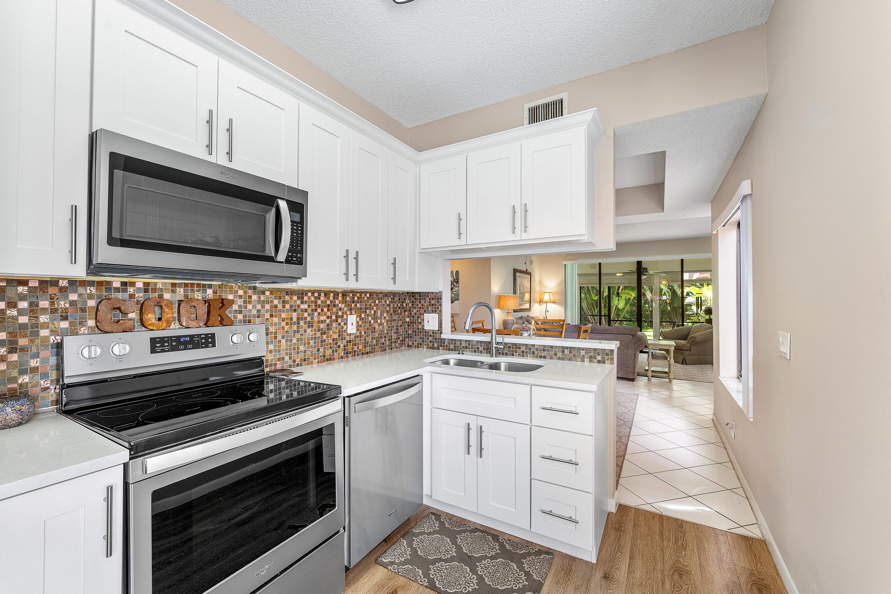 LEXINGTON CLUB VILLAS CONDO - Residential