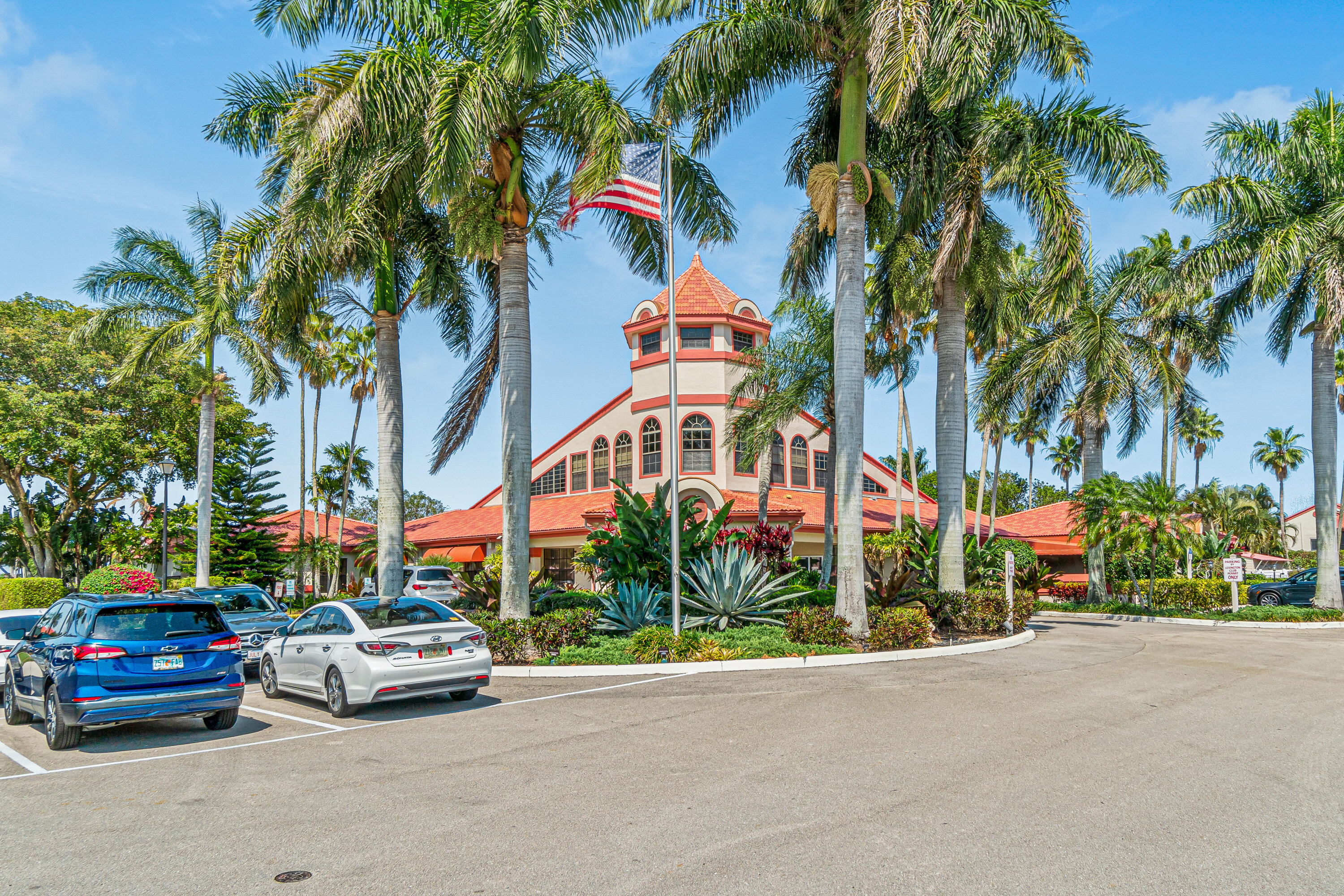 LEXINGTON CLUB VILLAS CONDO - Residential