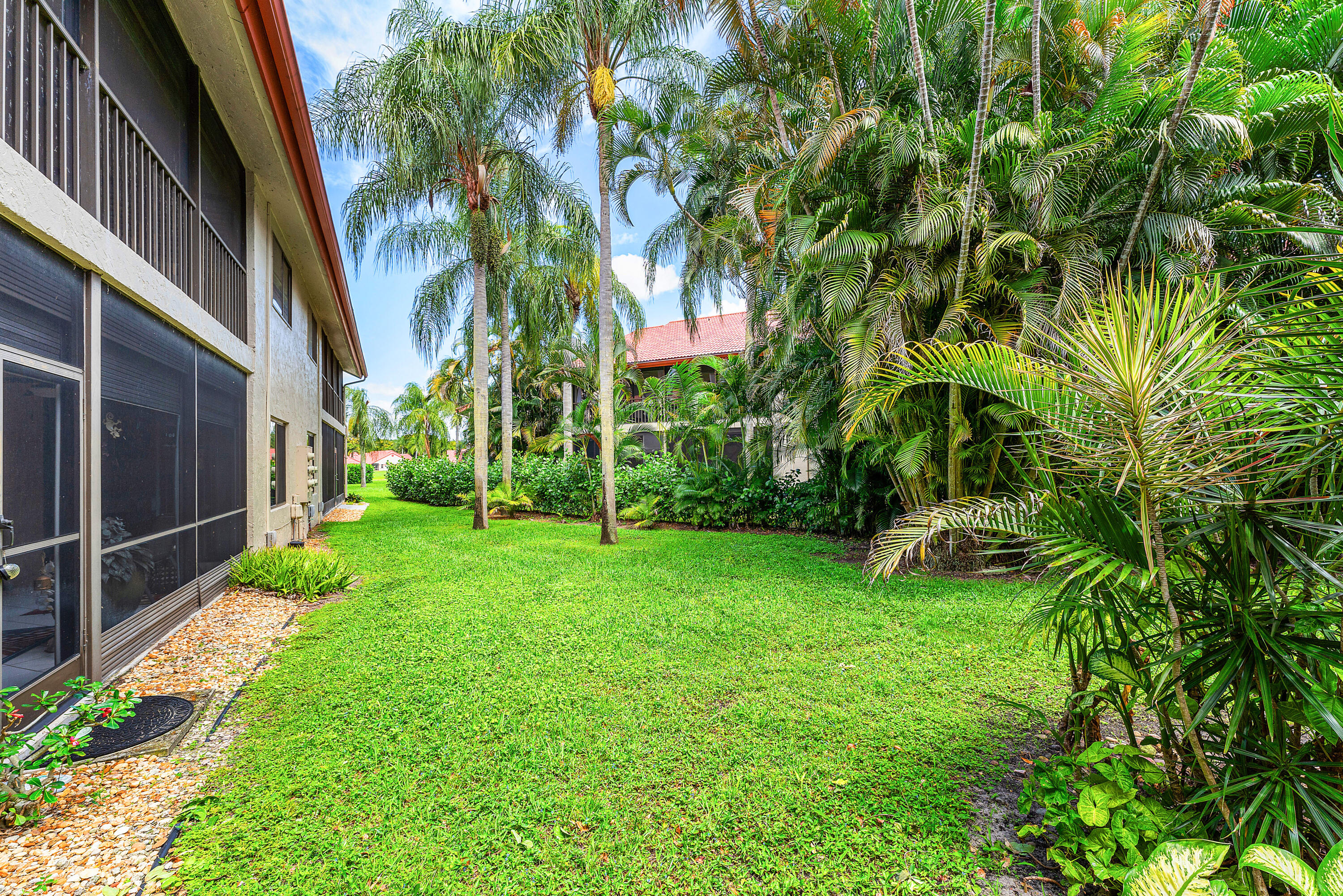 LEXINGTON CLUB VILLAS CONDO - Residential