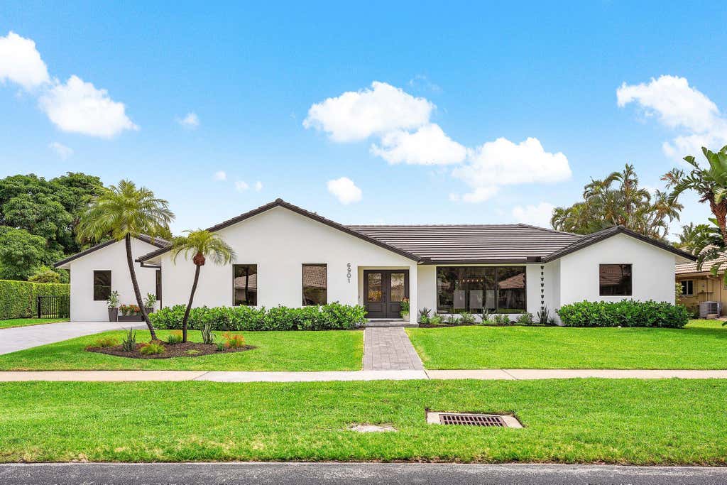 Photo of 6901 Giralda Circle, Boca Raton, FL 33433 (MLS # R11110107)