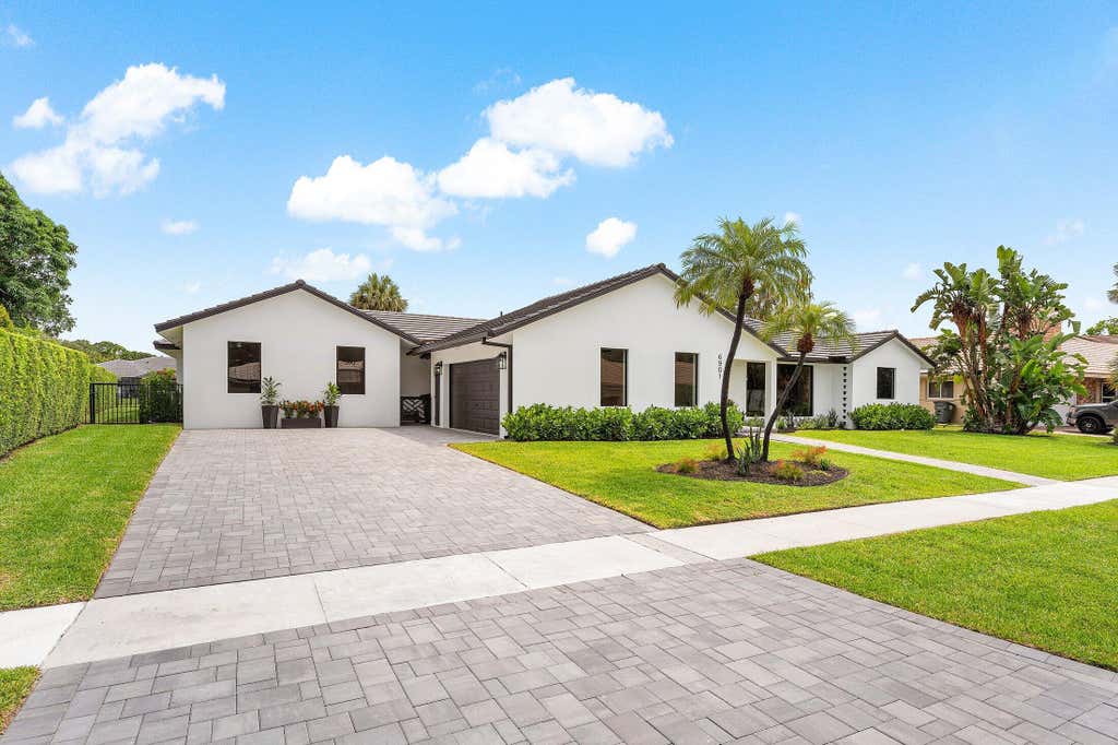 Photo of 6901 Giralda Circle, Boca Raton, FL 33433 (MLS # R11110107)
