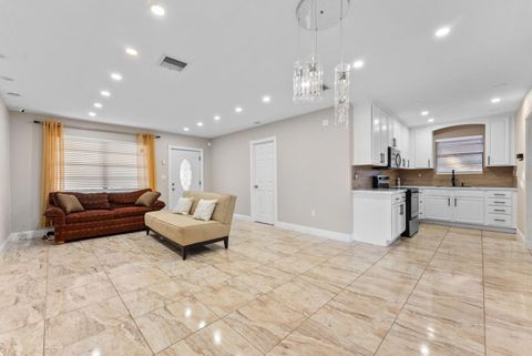 336 Ponte Vedra Road Palm Springs FL 33461