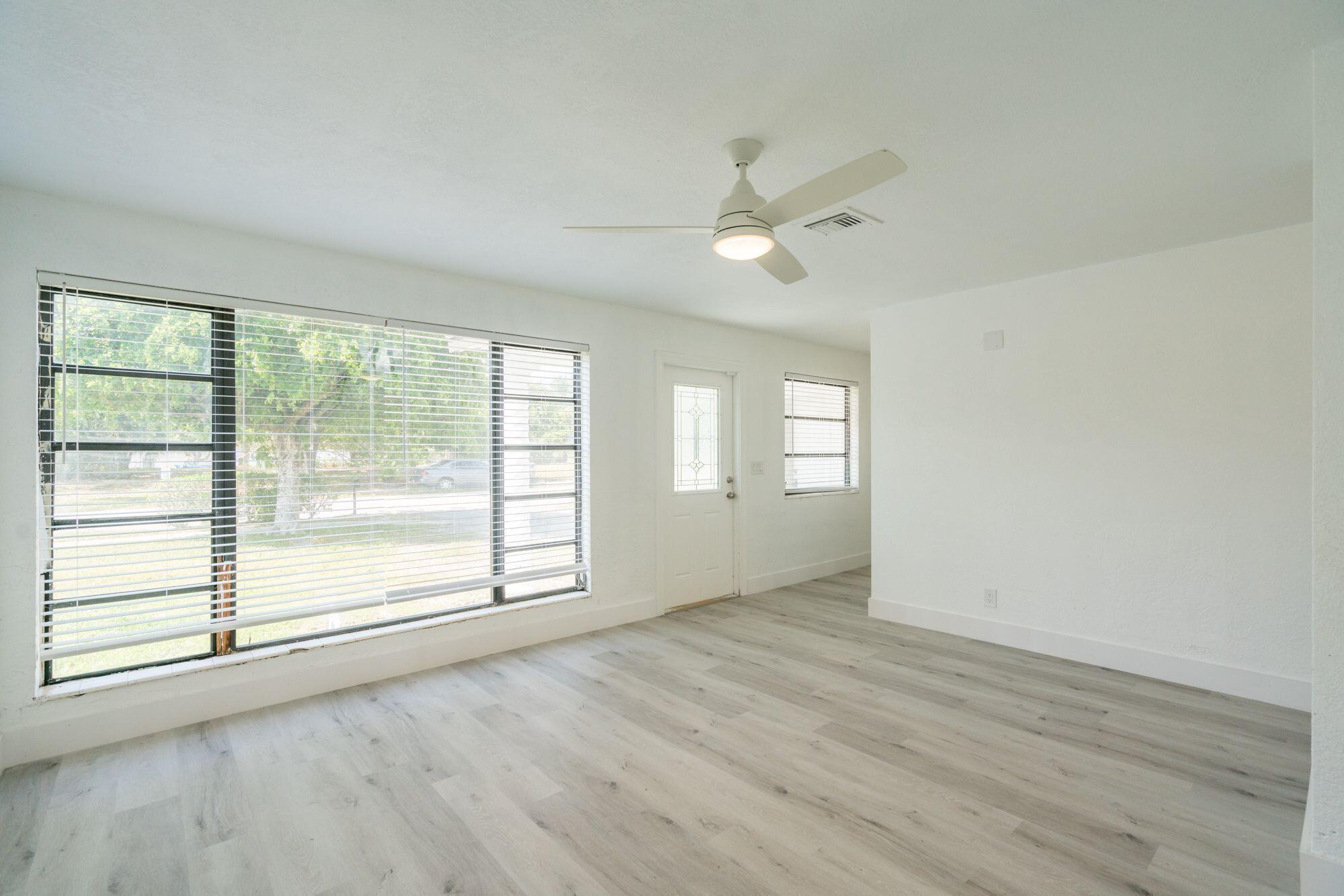 HILLSBORO RIVER ESTATES - Residential Lease