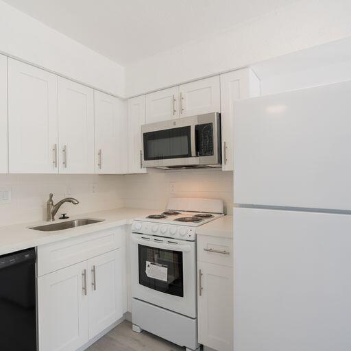 HILLSBORO RIVER ESTATES - Residential Lease