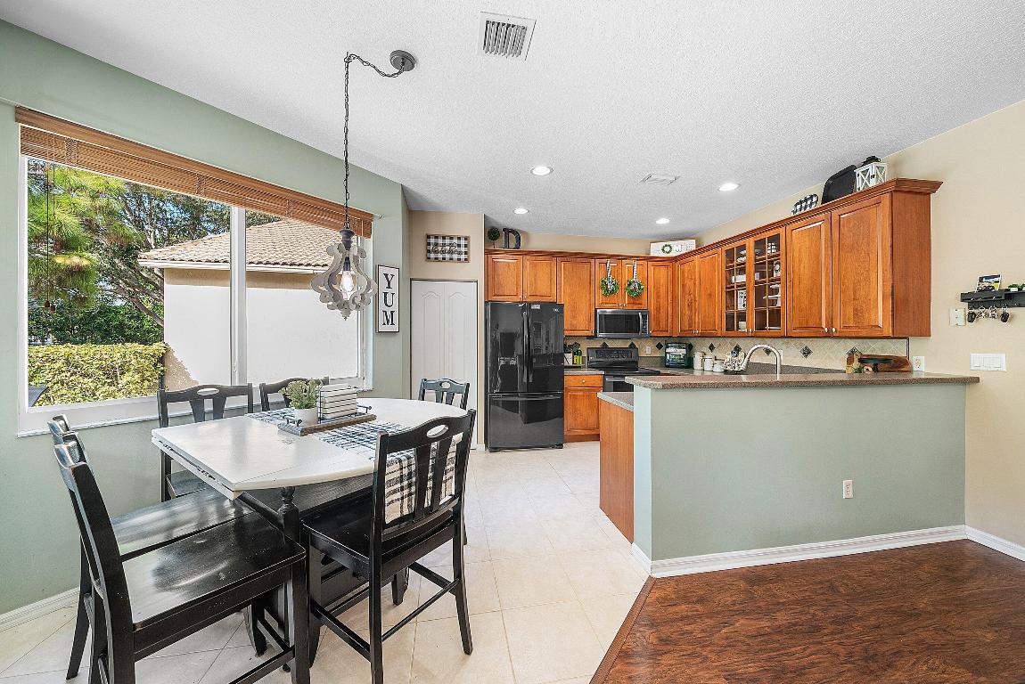 SEMINOLE ESTATES & TOWNHOMES - Residential