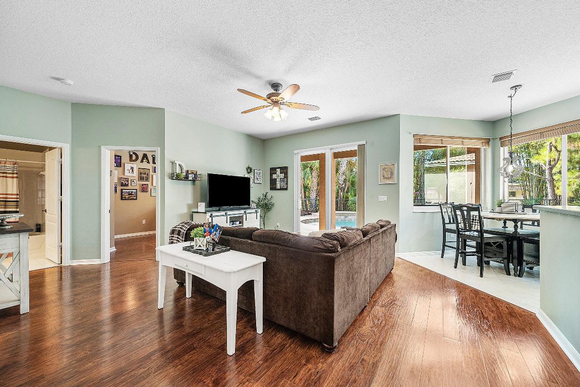 SEMINOLE ESTATES & TOWNHOMES - Residential