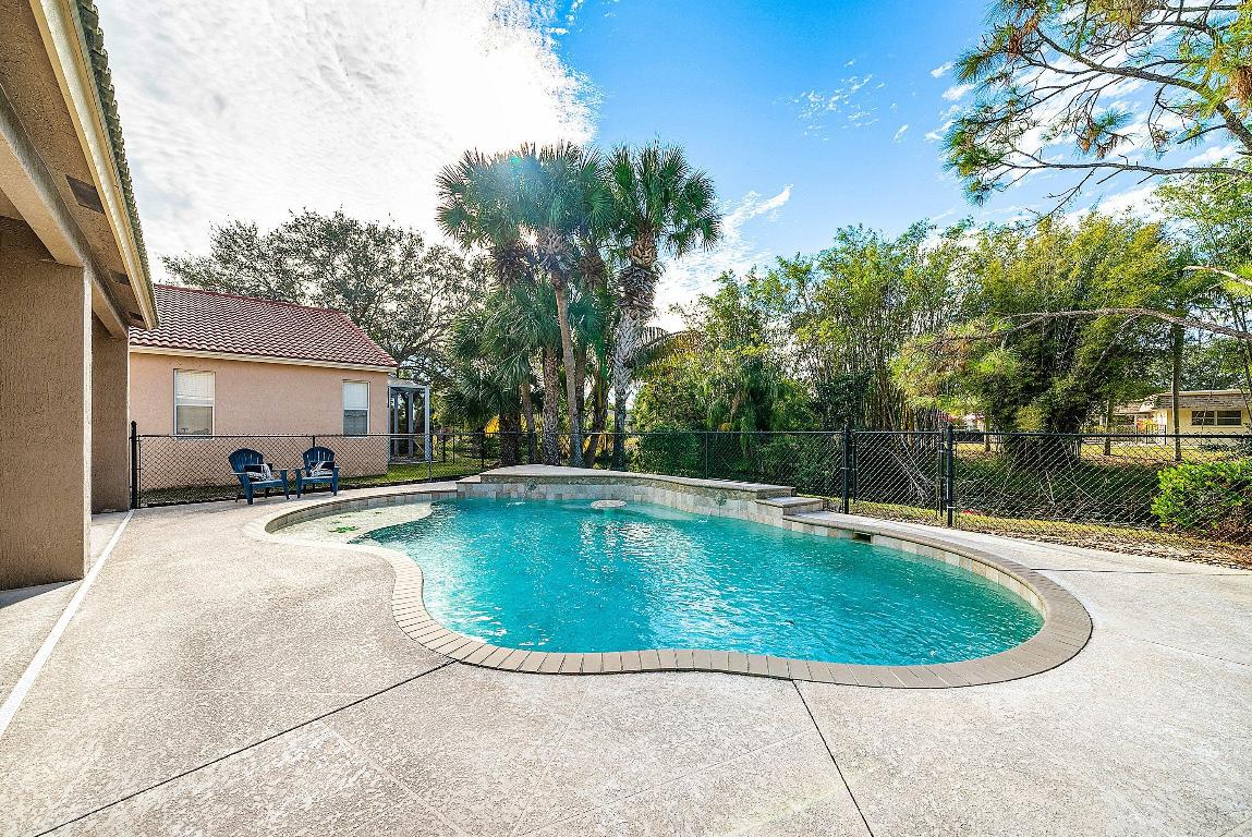 SEMINOLE ESTATES & TOWNHOMES - Residential