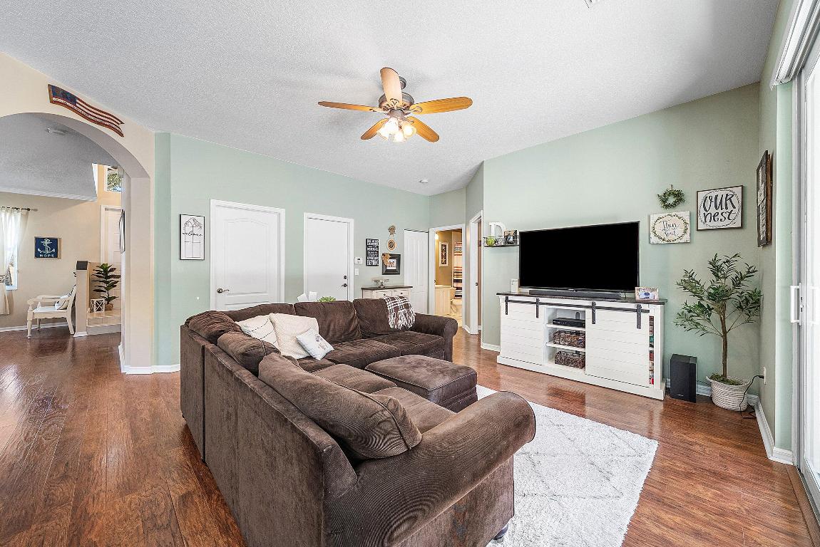 SEMINOLE ESTATES & TOWNHOMES - Residential