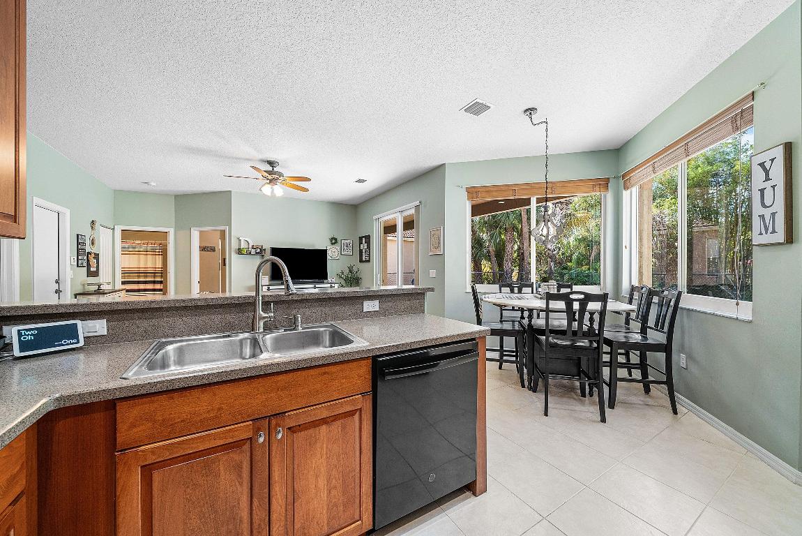 SEMINOLE ESTATES & TOWNHOMES - Residential