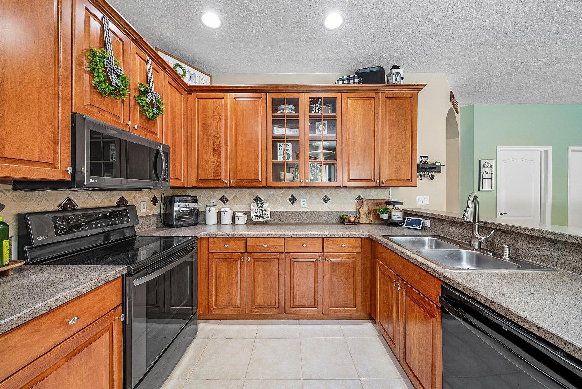 SEMINOLE ESTATES & TOWNHOMES - Residential