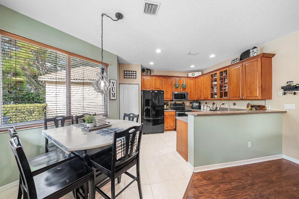 SEMINOLE ESTATES & TOWNHOMES - Residential