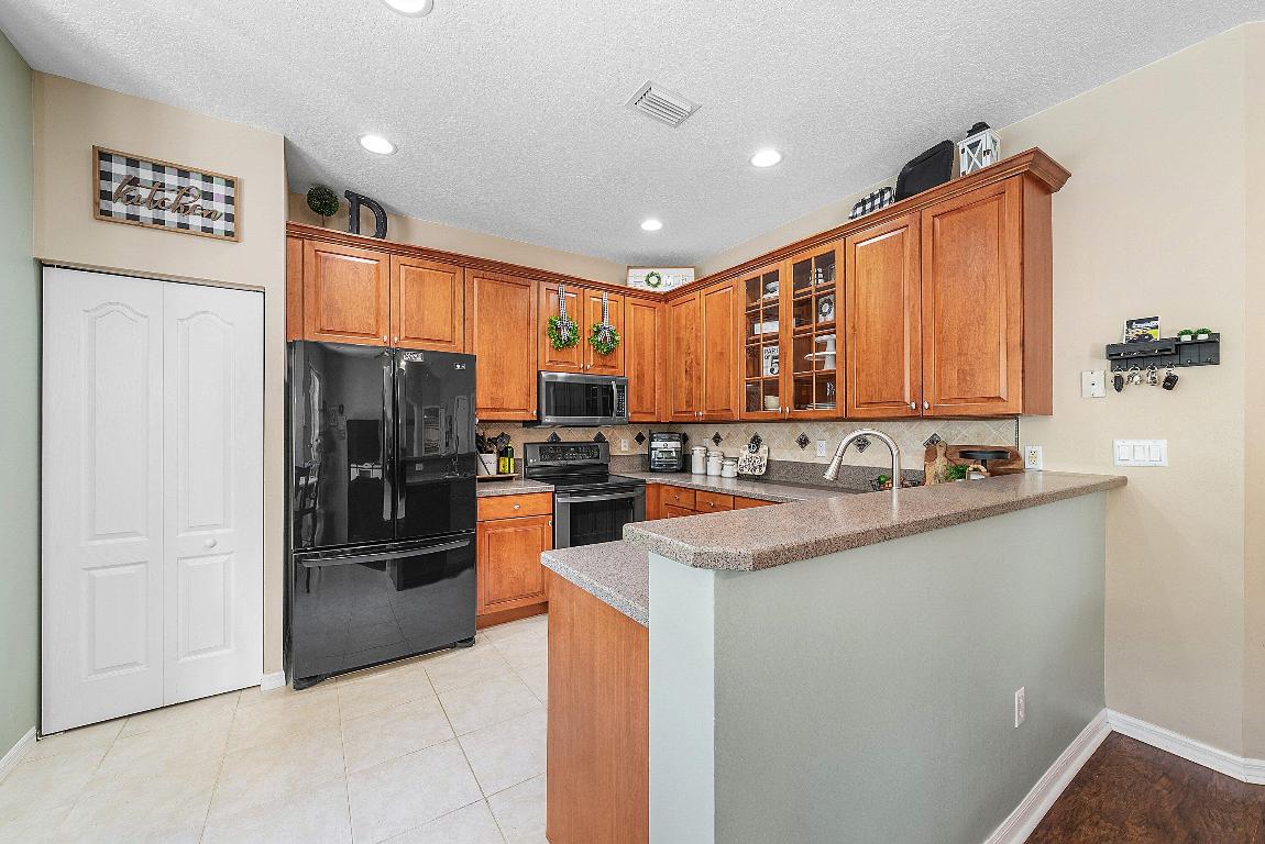 SEMINOLE ESTATES & TOWNHOMES - Residential