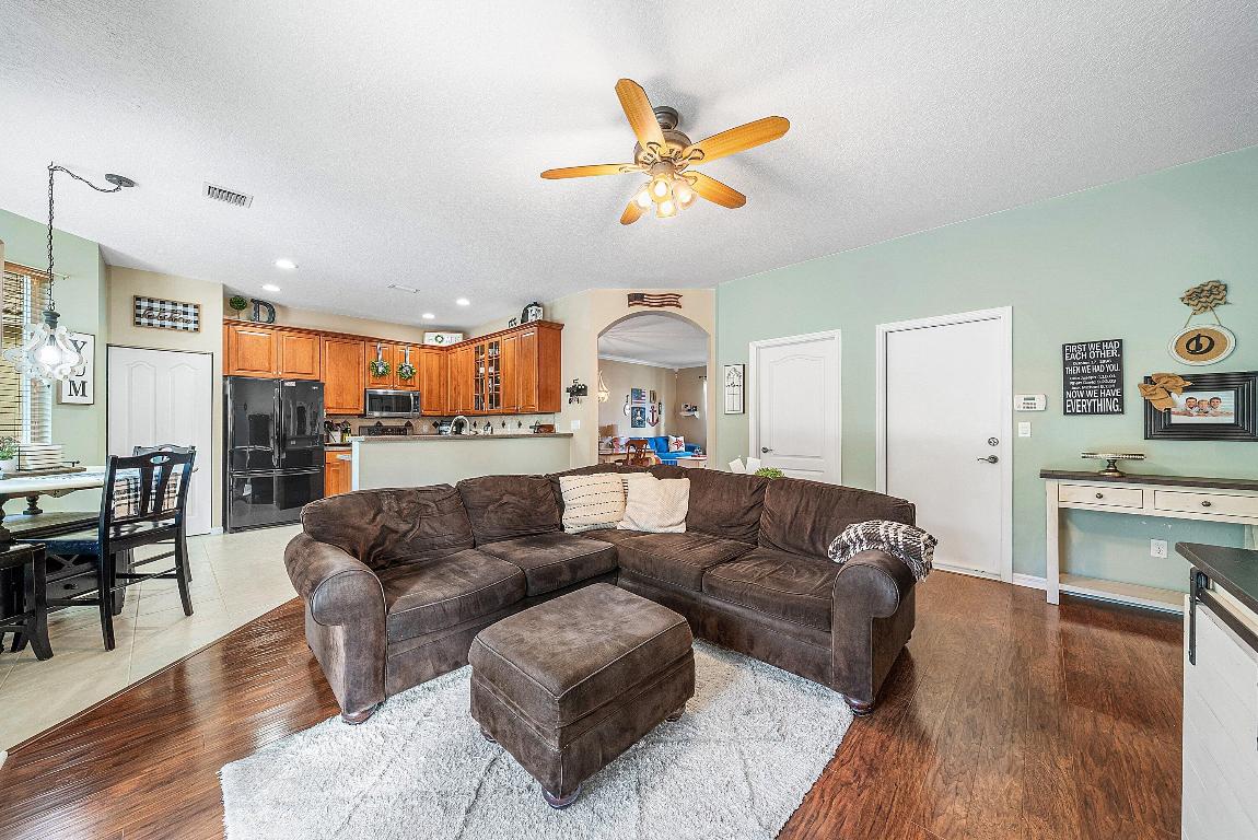 SEMINOLE ESTATES & TOWNHOMES - Residential