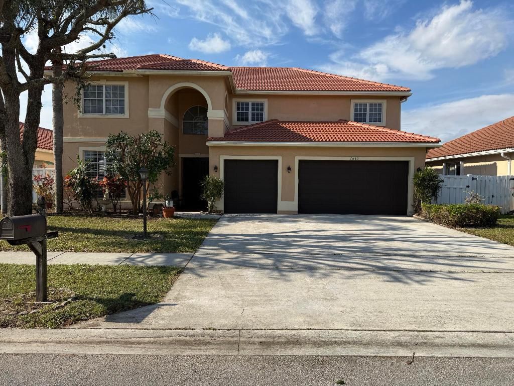Photo of 7065 Catalina Isle Dr, Lake Worth, FL 33467 (MLS # R11147935)