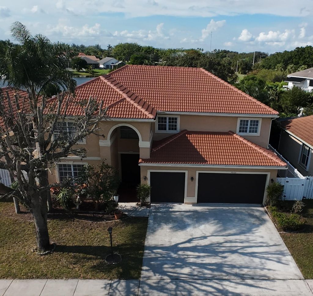 Photo of 7065 Catalina Isle Drive, Lake Worth, FL 33467 (MLS # R11147935)