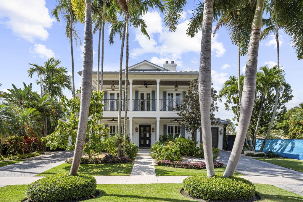 Photo of 1780 SE 9th Street, Fort Lauderdale, FL 33316 (MLS # B26059641)