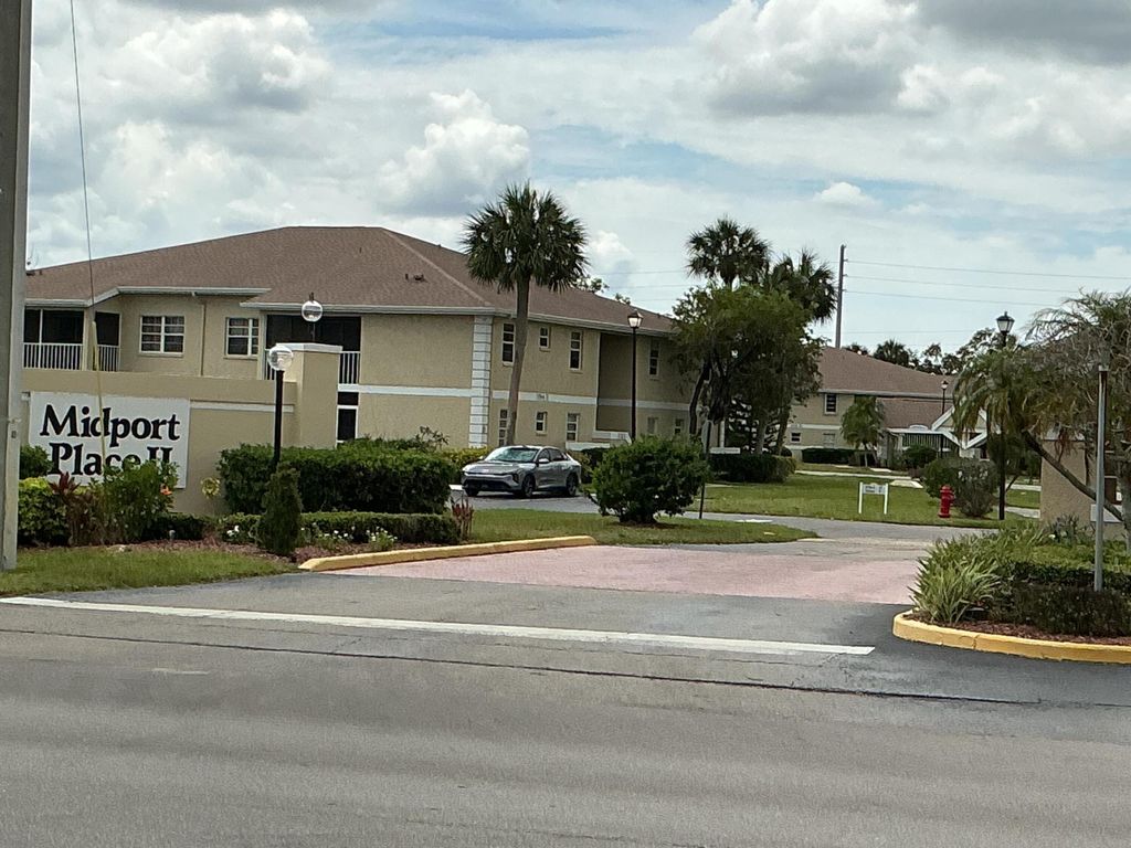 Photo of 1550 SE Royal Green Circle, Port Saint Lucie, FL 34952 (MLS # B26034319)