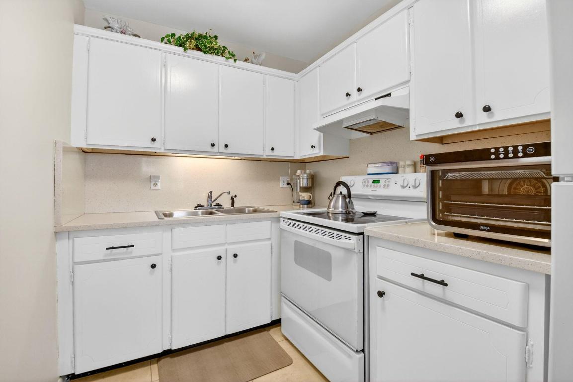 MURRY HILLS APT BLDG CONDO - Residential