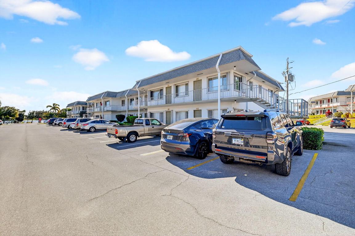 MURRY HILLS APT BLDG CONDO - Residential