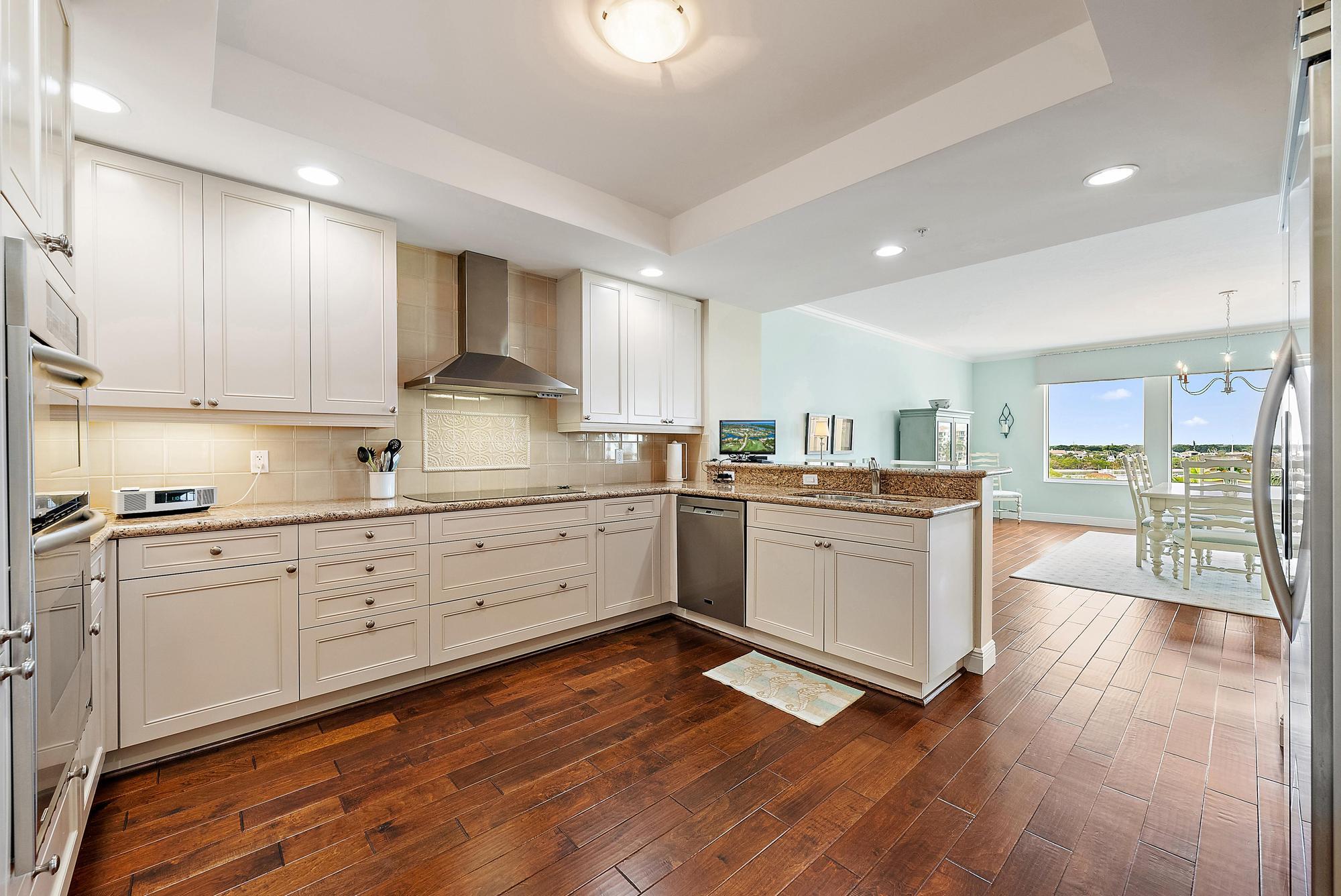 JUPITER YACHT CLUB - Residential