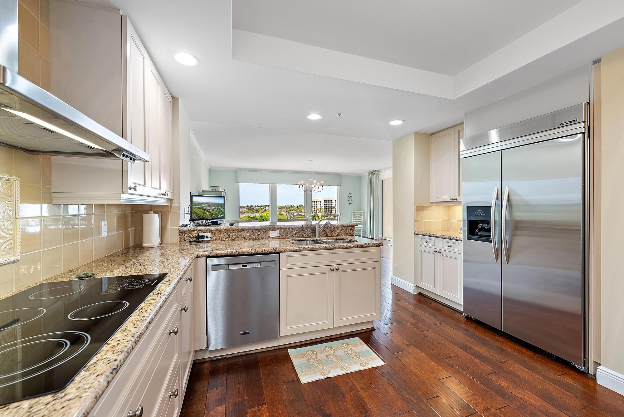 JUPITER YACHT CLUB - Residential