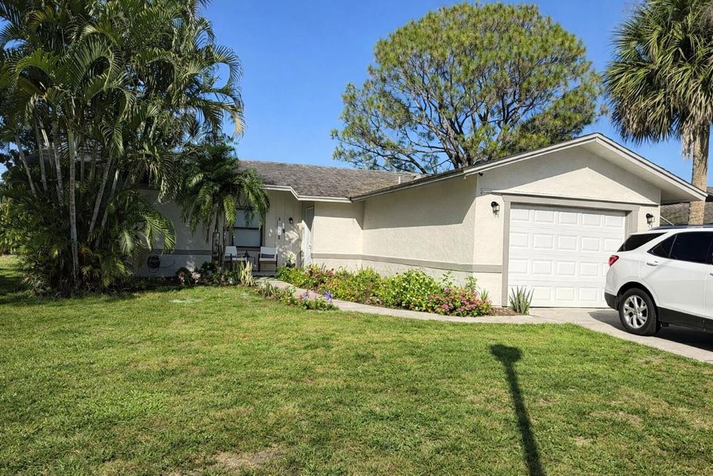 Photo of 1415 SE Port St Lucie Boulevard, Port Saint Lucie, FL 34952 (MLS # R11154565)