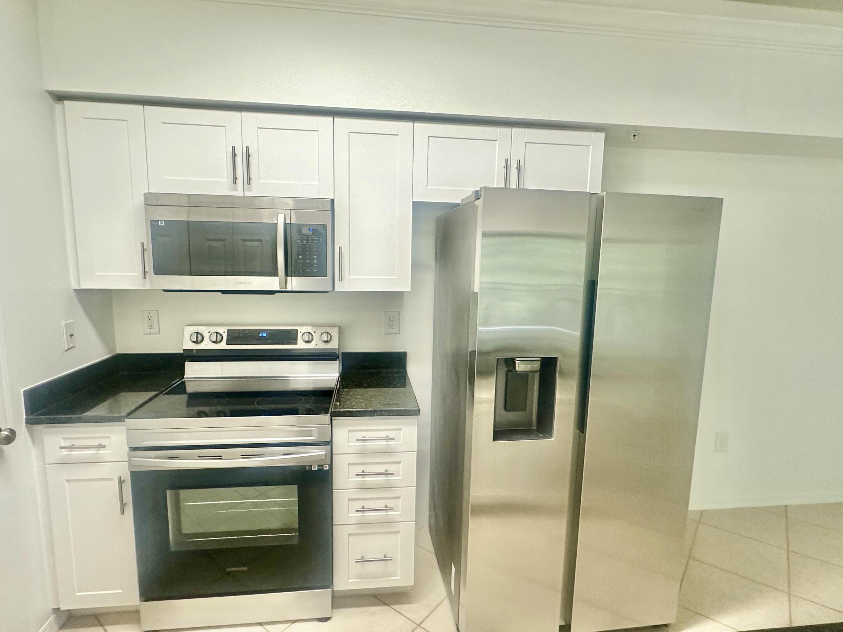 VILLAS AT EMERALD DUNES CONDO - Residential