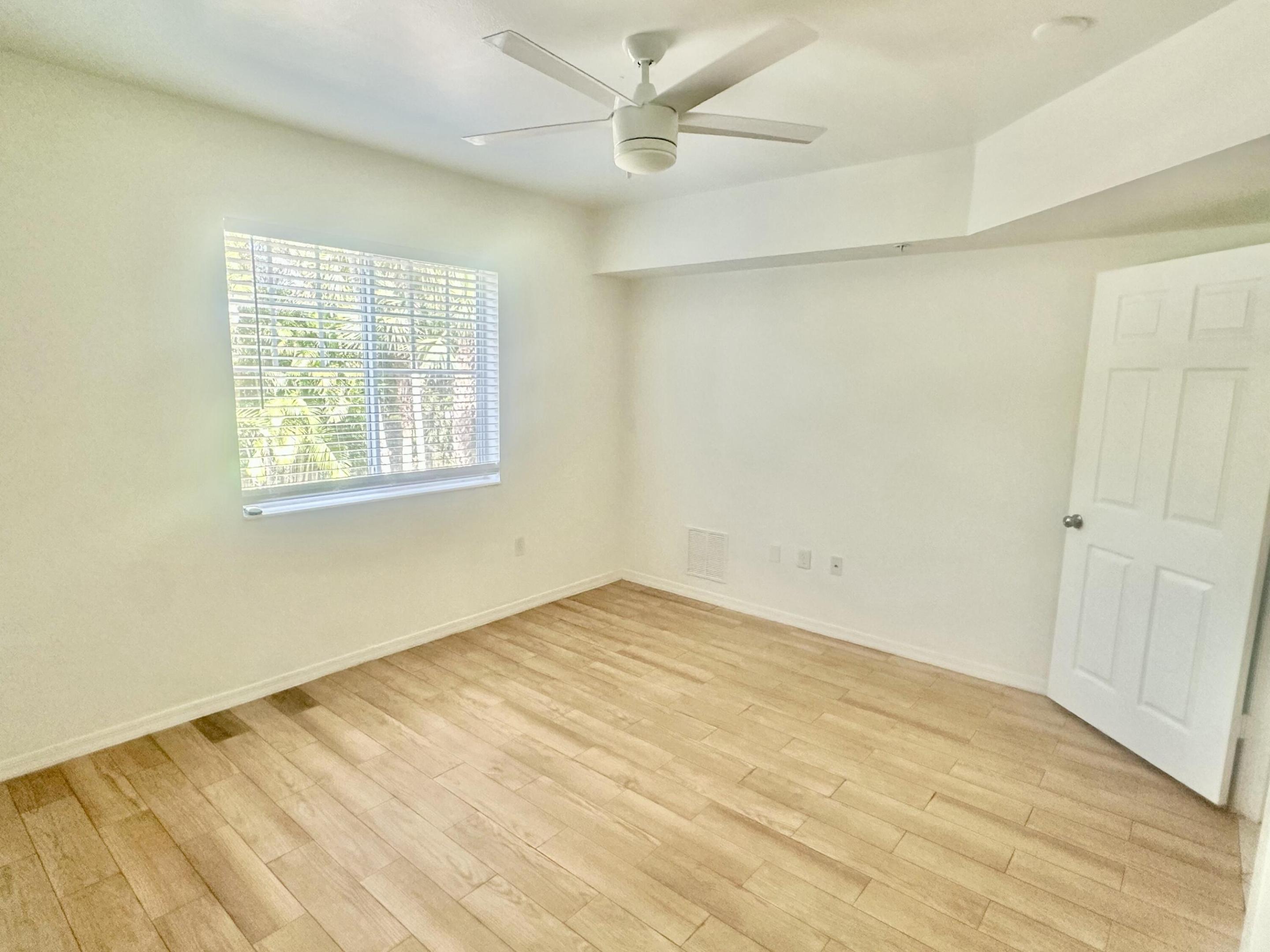 VILLAS AT EMERALD DUNES CONDO - Residential