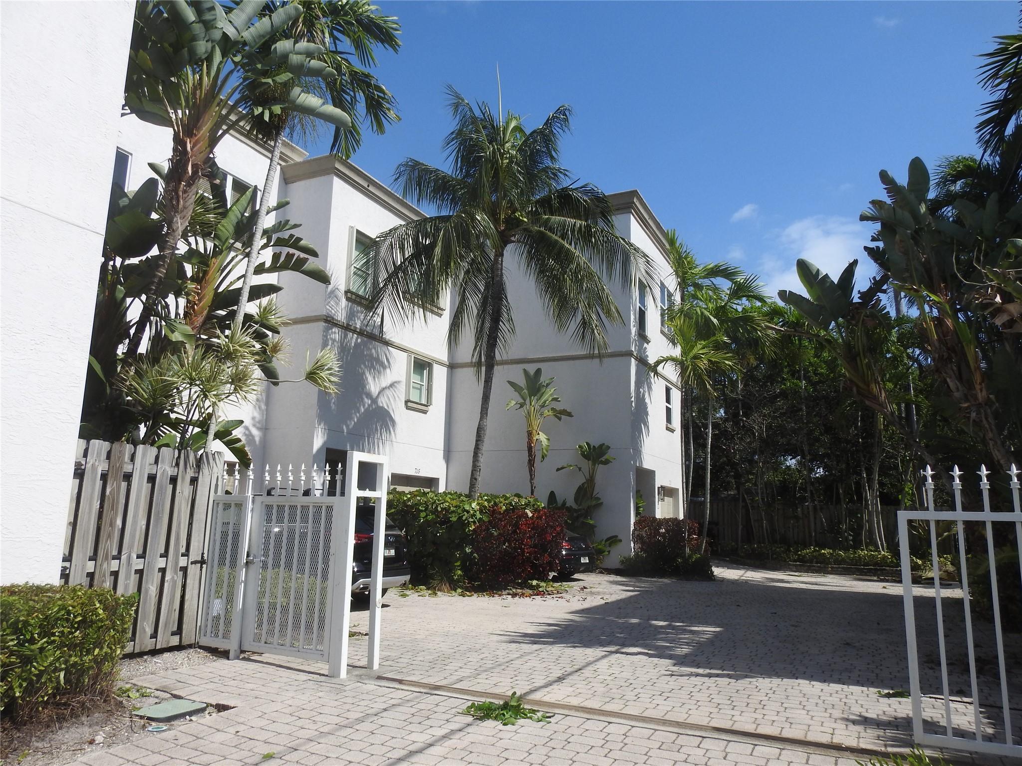 715 SW 4th Ave