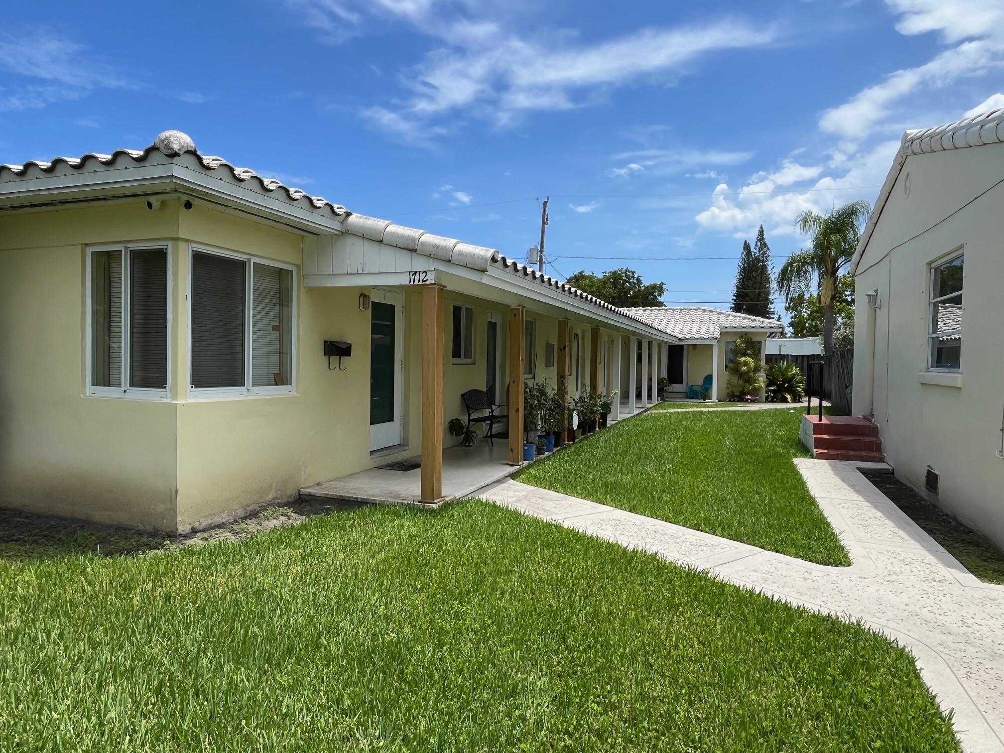 HOLLYWOOD SOUTH - Residential Lease