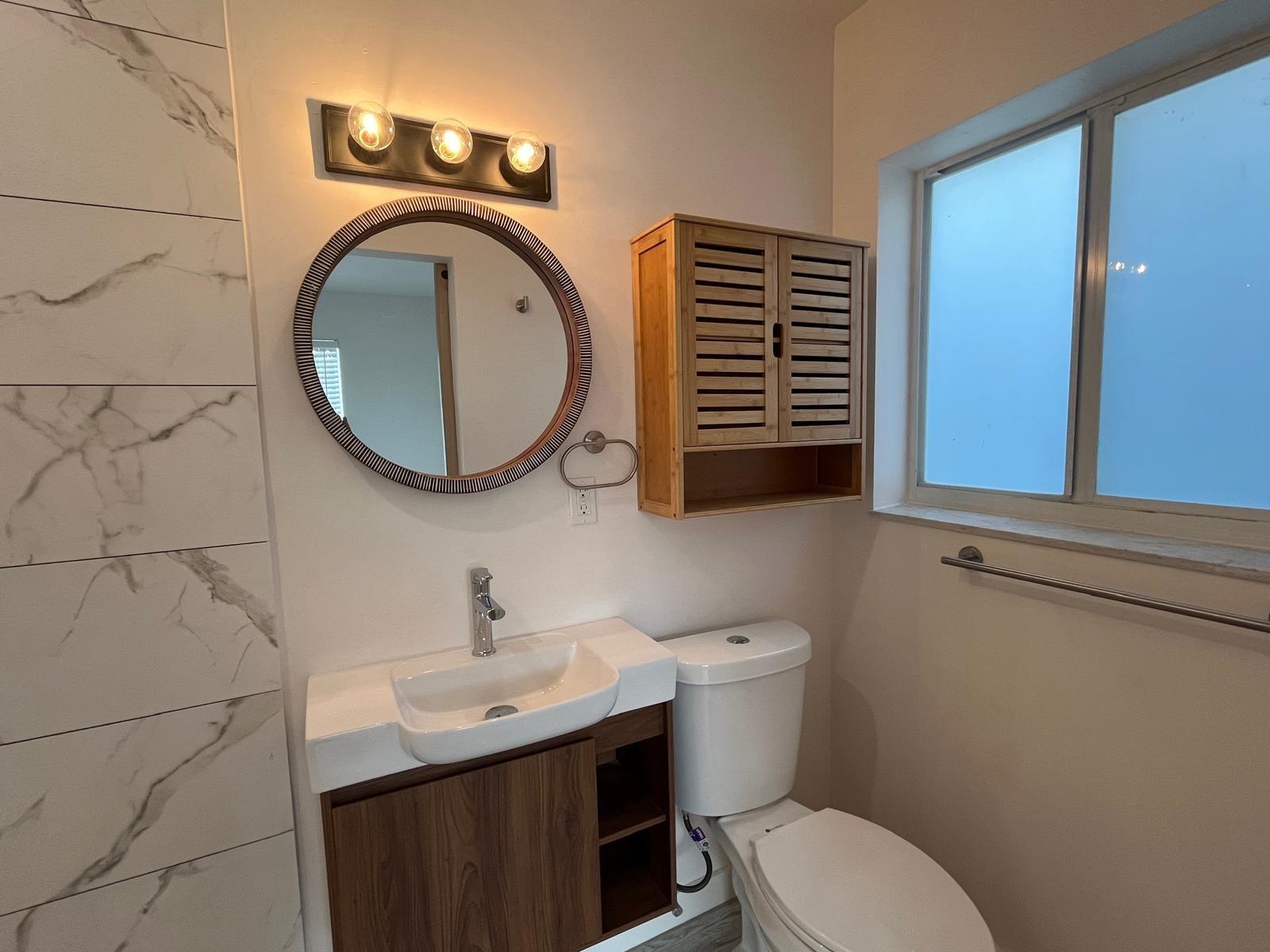 HOLLYWOOD SOUTH - Residential Lease