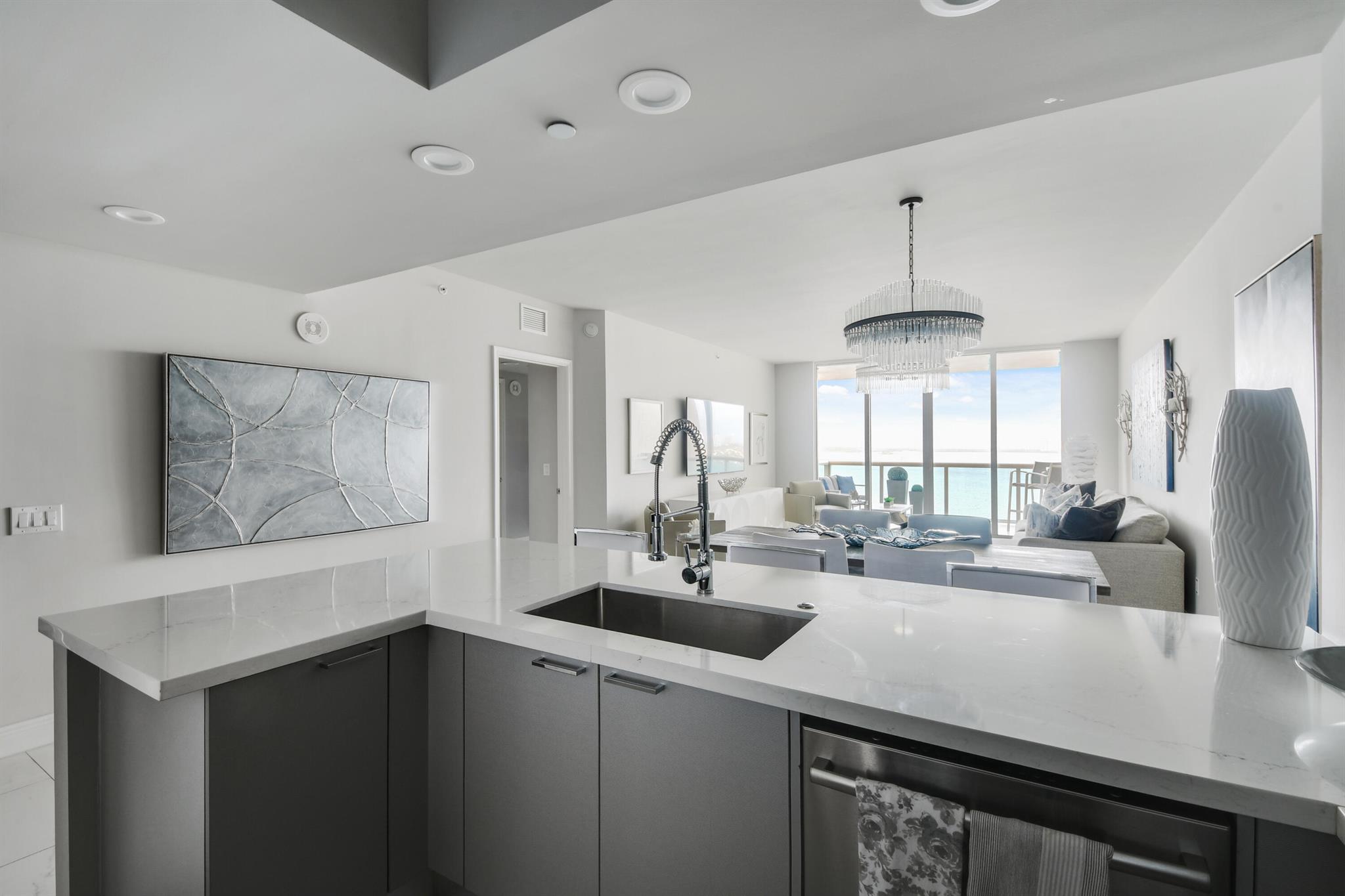 2650 Lake Shore Drive 1203
