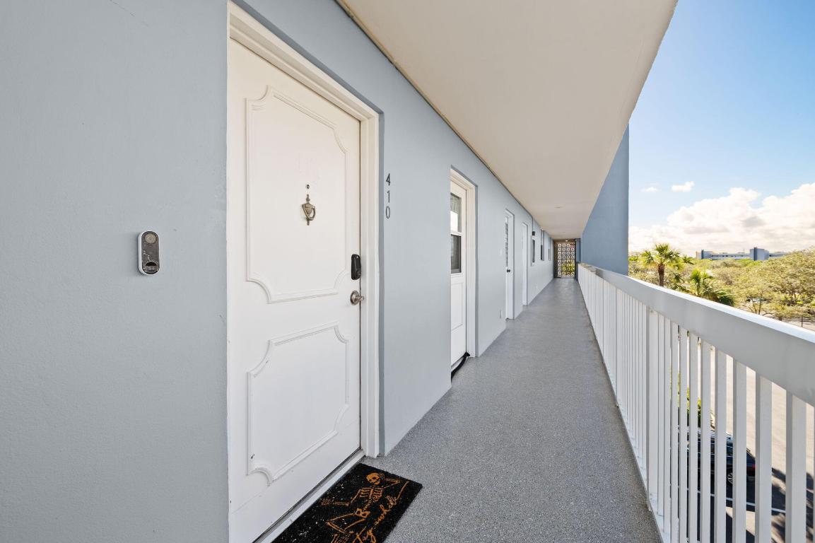 BOCA TEECA CONDO 3 - Residential