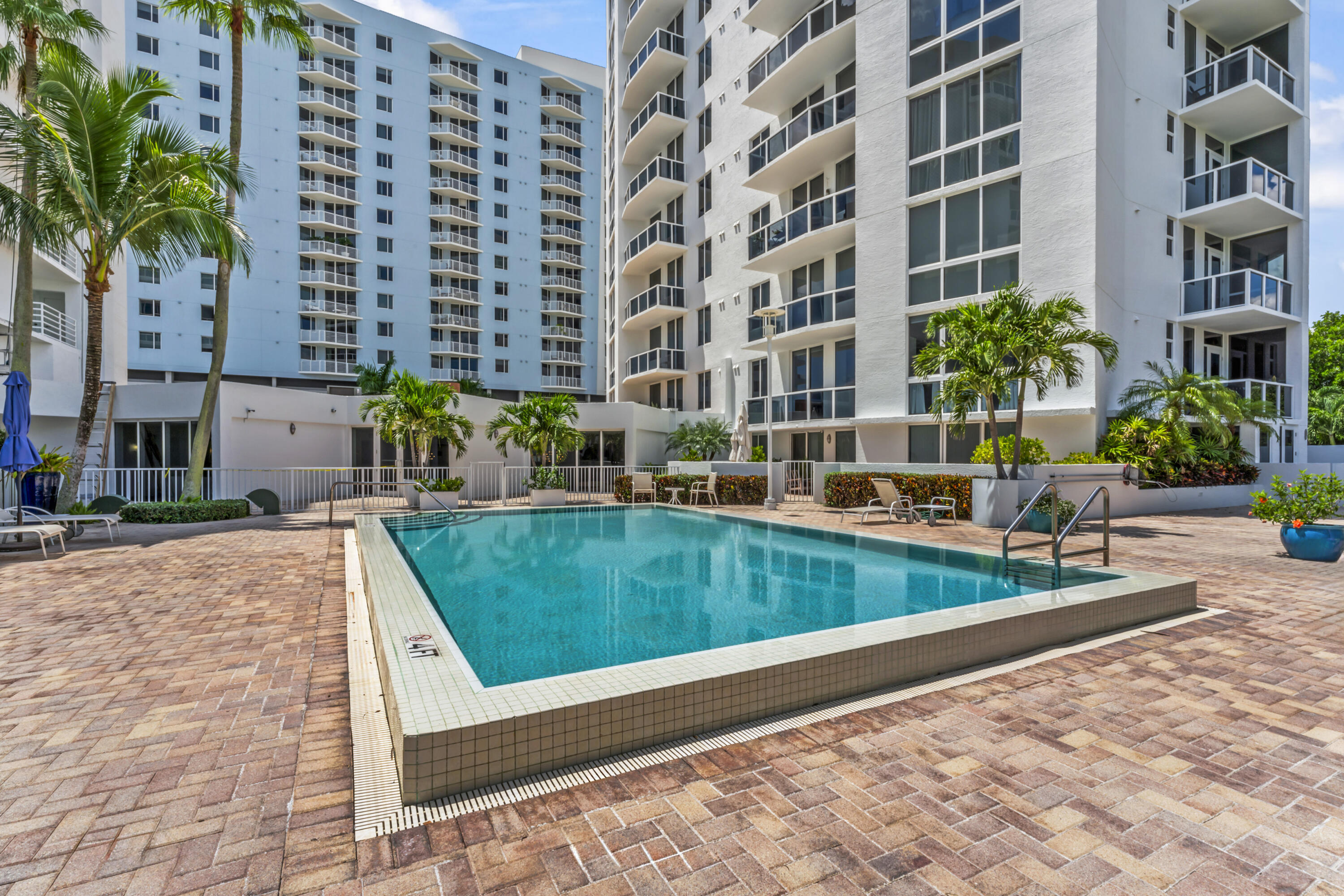 VILLA LOFTS CONDO - Residential