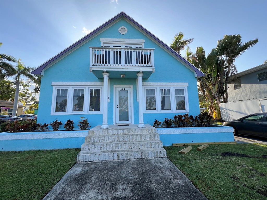 Photo of 121 N Golfview Road #8, Lake Worth Beach, FL 33460 (MLS # R11079384)