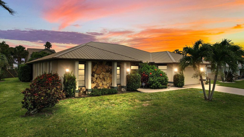 Photo of 1617 Bahia Drive, Fort Pierce, FL 34949 (MLS # R10899972)