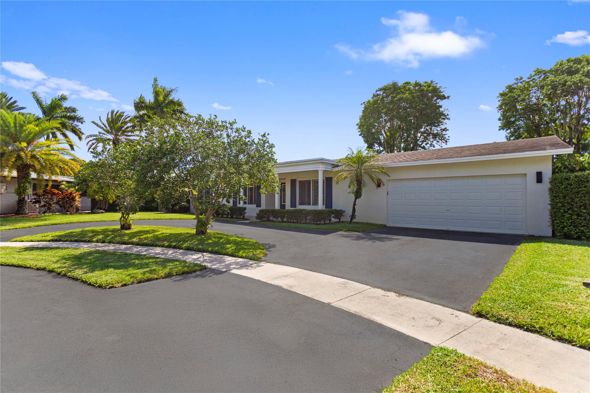 641 SW 61st Ave, Plantation, FL, 33317/$899,000 2 641 SW 61st Ave