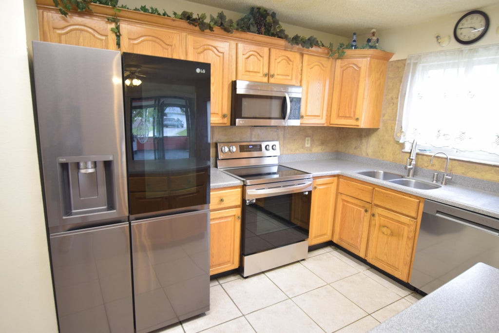 Photo of 1913 SE West Dunbrooke Circle, Port Saint Lucie, FL 34952 (MLS # R10939219)