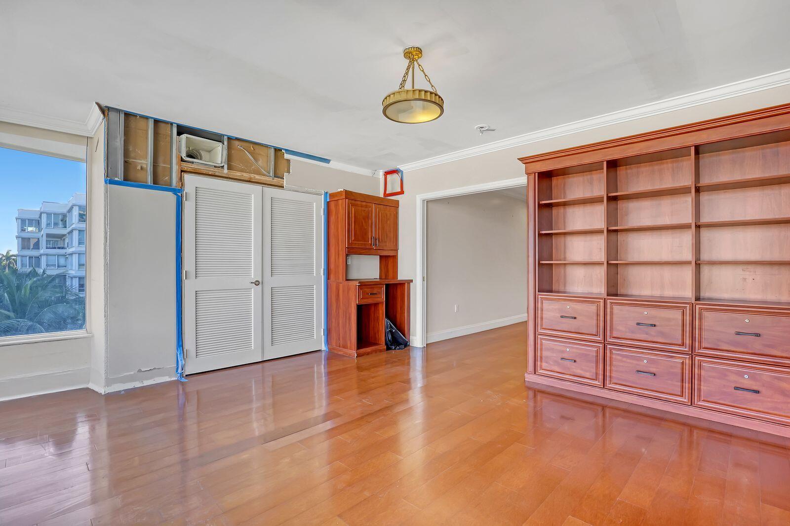 Palm Beach Towers - Residential