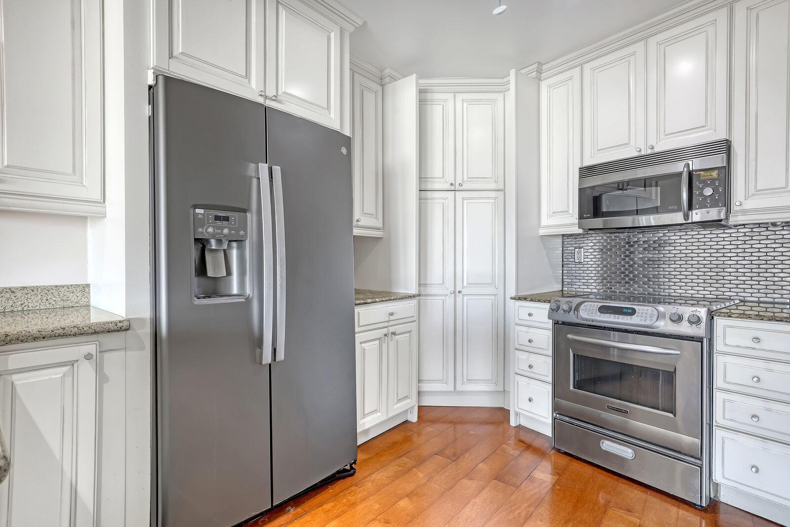 44 Cocoanut Row 420/421 A