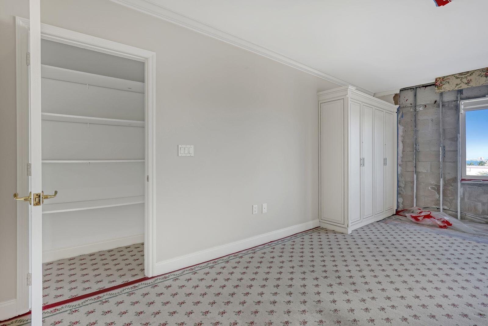 Palm Beach Towers - Residential