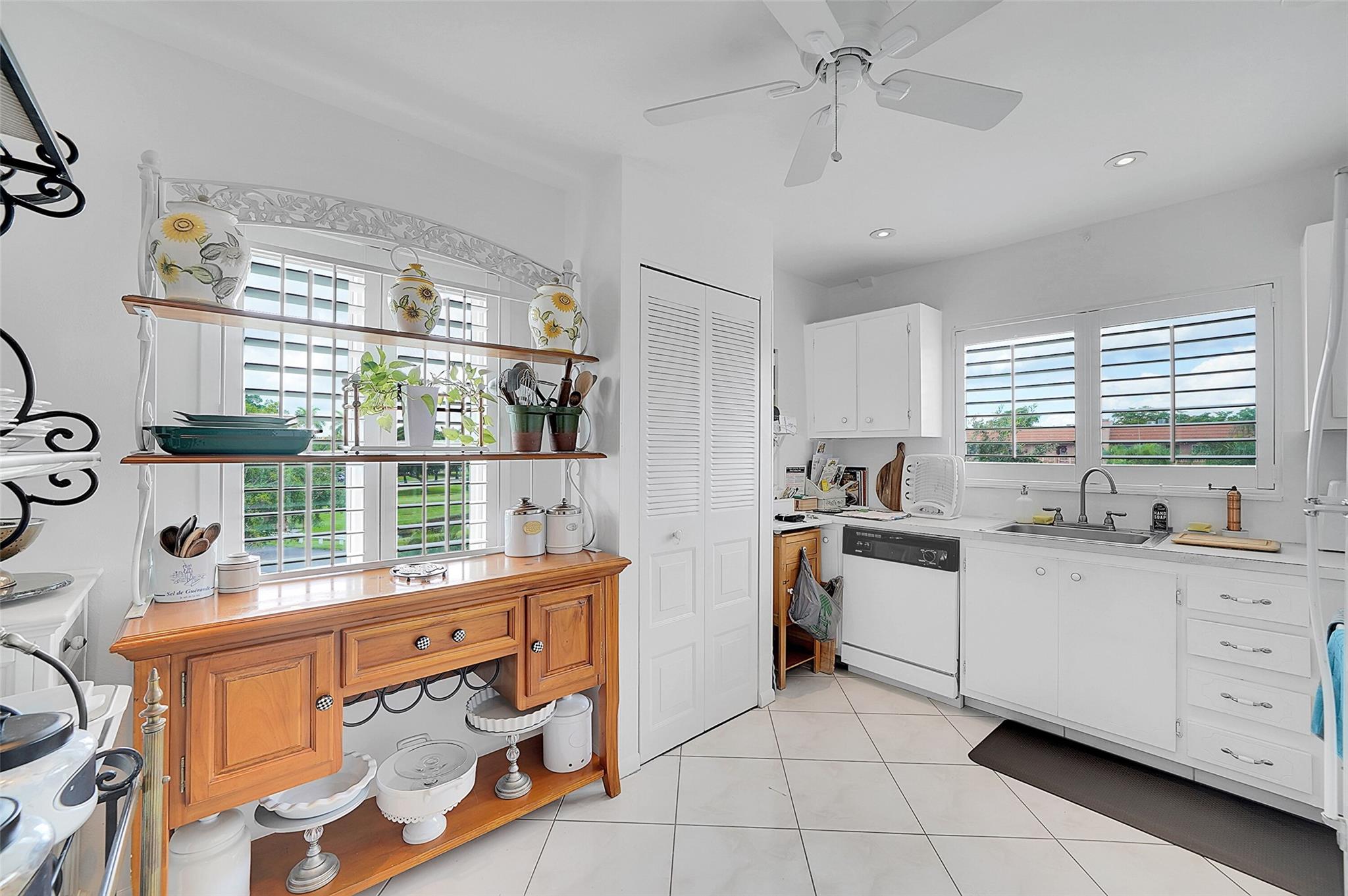 SUNRISE LAKES PHASE III - Residential