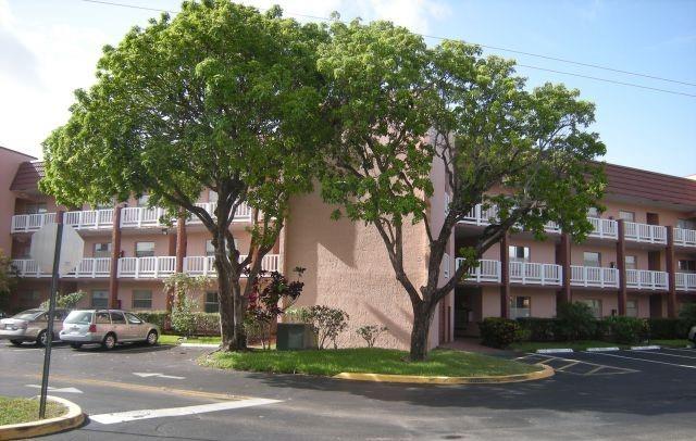 SUNRISE LAKES PHASE III - Residential