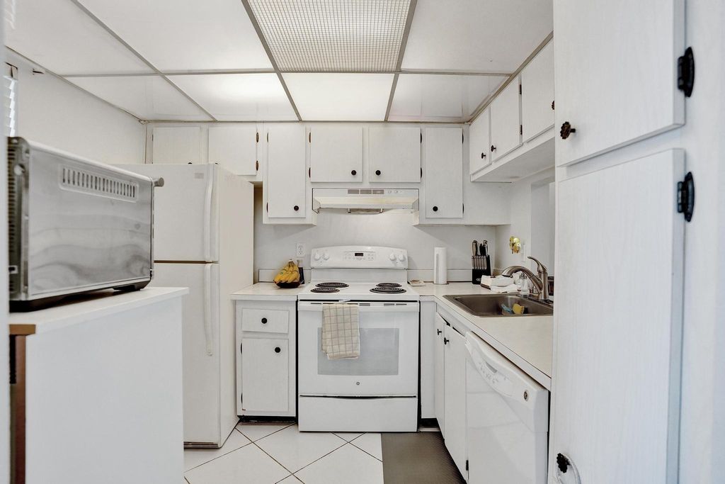 Photo of 9480 Poinciana Place #304, Davie, FL 33324 (MLS # B26007944)