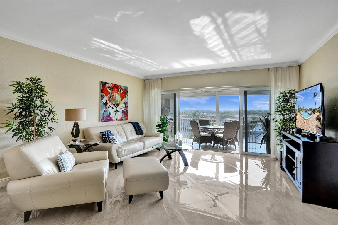 400 N Federal Highway 615