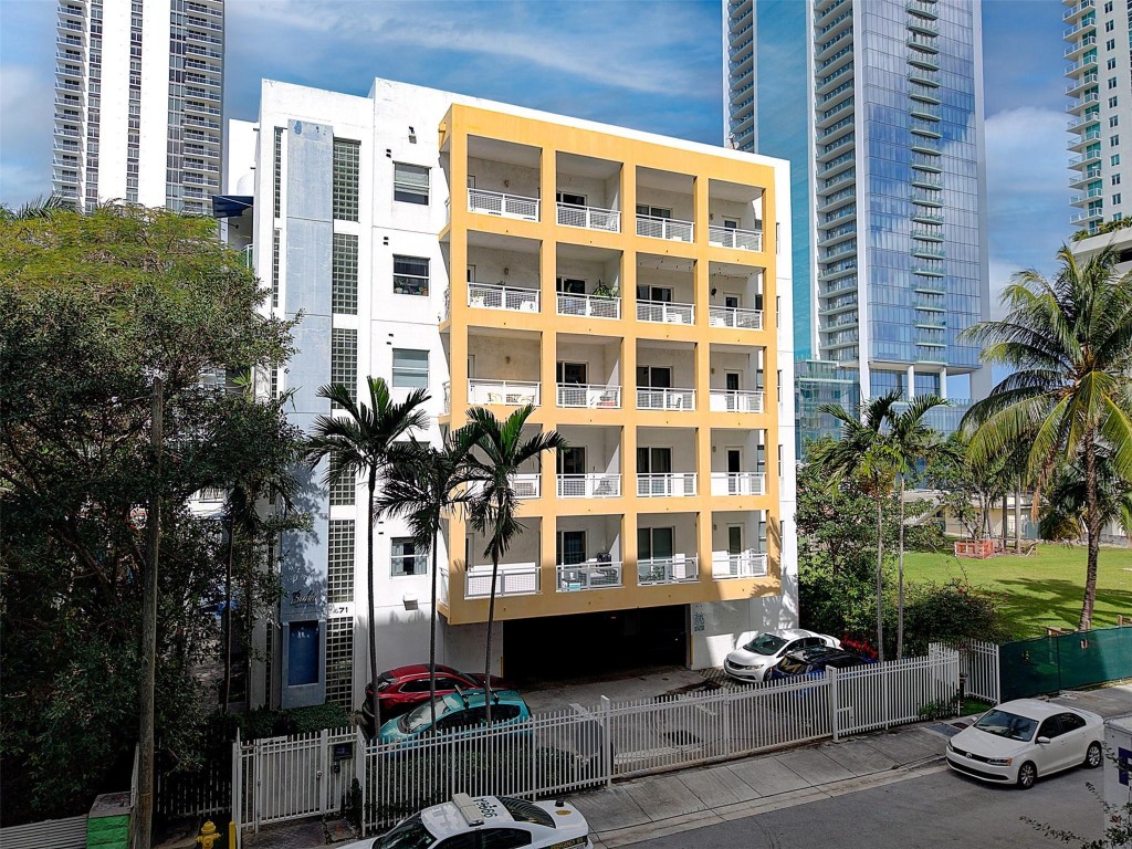 471 NE 25th Street 503