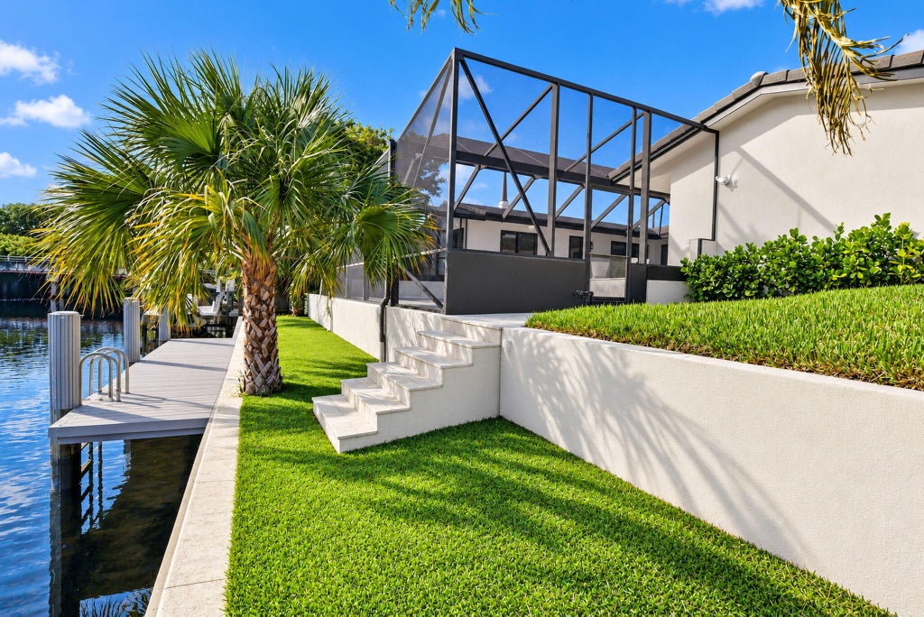 Photo of 550 SW 6TH Avenue, Boca Raton, FL 33486 (MLS # B26088560)