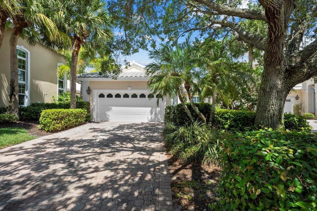 Photo of 17128 Crossgate Drive, Jupiter, FL 33477 (MLS # R11085553)