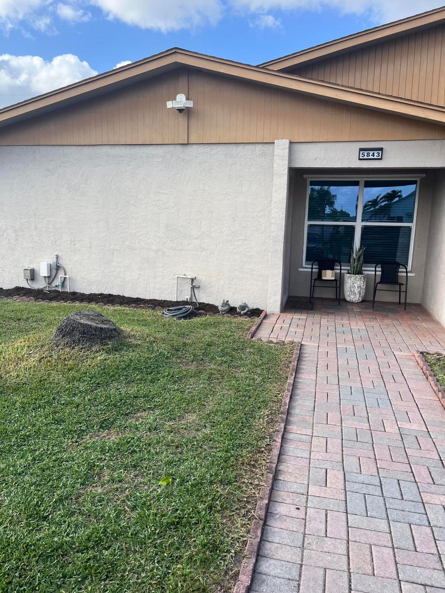 VERY NICE SINGLE - STORY HOME FOR RENT FEATURING 3/2 BD,IDEALLY LOCATED IN WEST PALM BEACH. THIS WELL-MAINTAINED RESIDENCE OFFERS A COMFORTABLE AND FUNCTIONAL LAYOUT, PERFECT FOR EVERYDAY LIVING. IDEALLY SITUATED CLOSE TO SHOPPING, DINING ETC.DOGS WELLCOME.    PROOF OF INCOME, BACKGROUND CHECK REQUIRED,FIRST LAST AND SECURITY, DOGS ALLOWED NO CATS, TENANT RESPONSIBLE FOR UTILITIES,